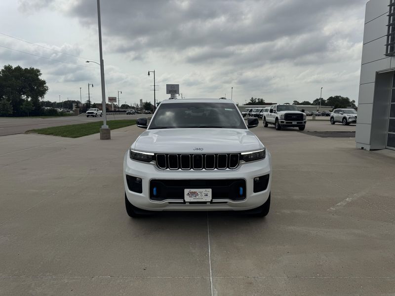 Used 2022 Jeep Grand Cherokee 4xe OverlandImage 3