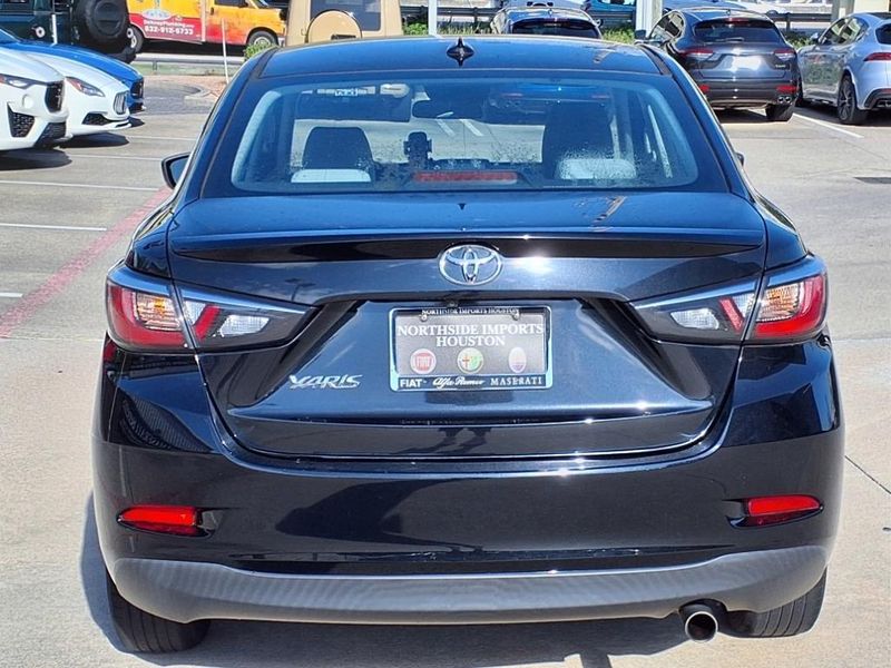2019 Toyota Yaris Sedan LImage 16