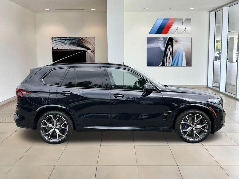 2025 BMW X5 xDrive50eImage 9