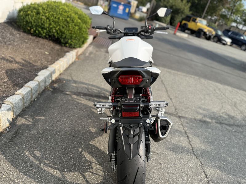 2025 Honda CB750 HornetImage 5