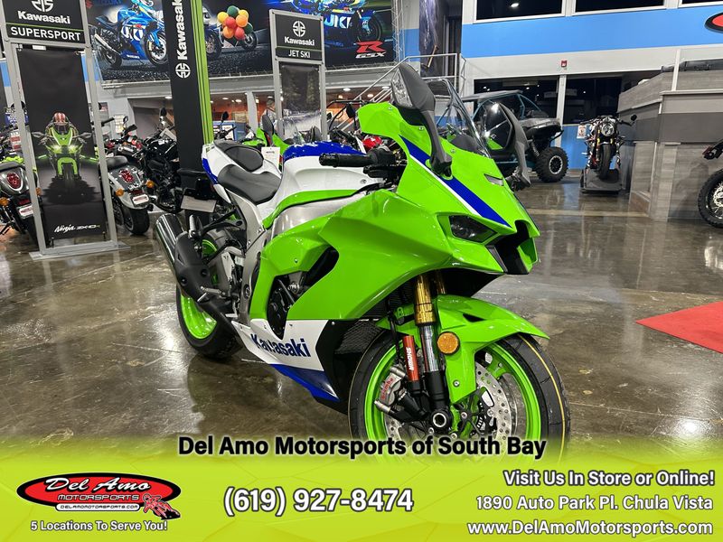 2024 Kawasaki ZX1002LRFBL-GN2  in a LIME GREEN/PEARL CRYSTAL WHITE/BLUE exterior color. Del Amo Motorsports of South Bay (619) 547-1937 delamomotorsports.com 