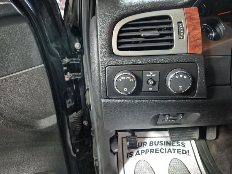 2008 Chevrolet Silverado 3500HD DRW LTZImage 26