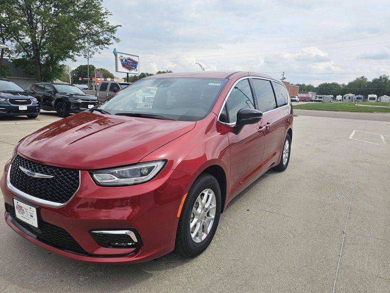 2025 Chrysler Pacifica SelectImage 4