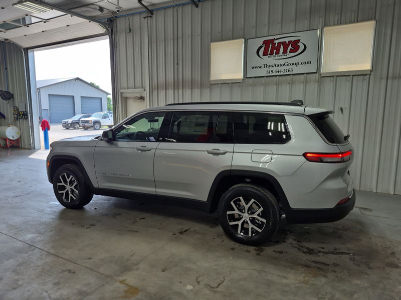 New 2025 Jeep Grand Cherokee L Limited 4x4Image 22