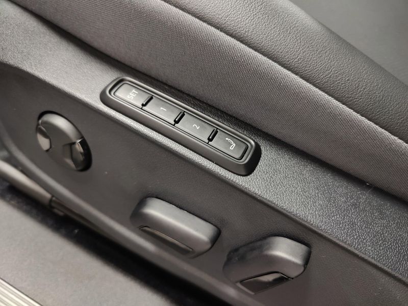 Used 2023 Volkswagen ID.4 Pro S 82kW Long Range w/Glass RoofImage 12