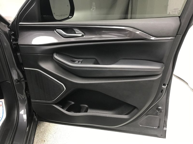 Used 2023 Jeep Grand Cherokee AltitudeImage 15