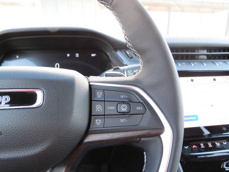 New 2026 Jeep Grand Cherokee Limited 4x4Image 12