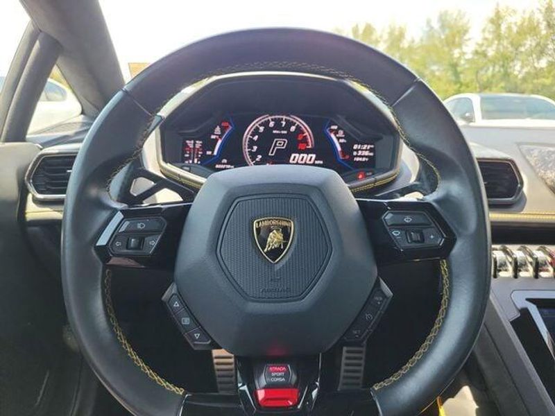 2021 Lamborghini Huracan Evo Coupe RWD photo 12
