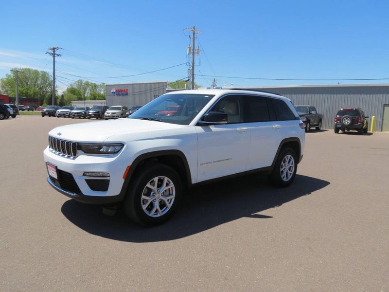 Used 2022 Jeep Grand Cherokee Limited 4x4 4dr SUV (midyear release)Image 7