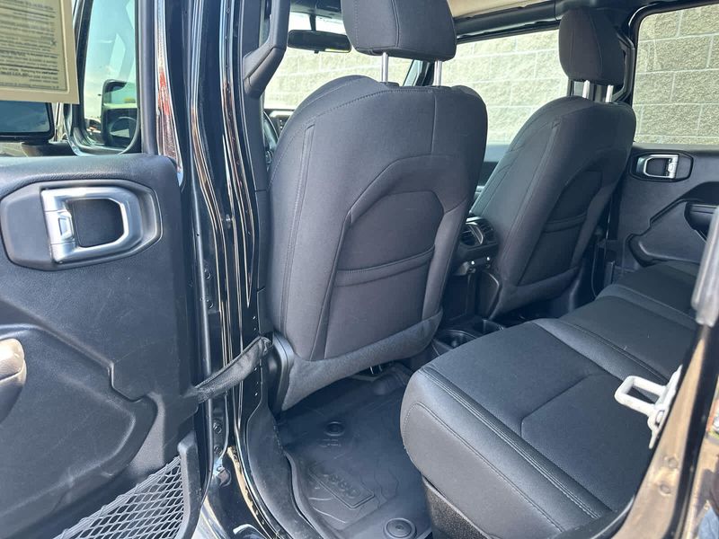 2021 Jeep Gladiator Willys photo 31
