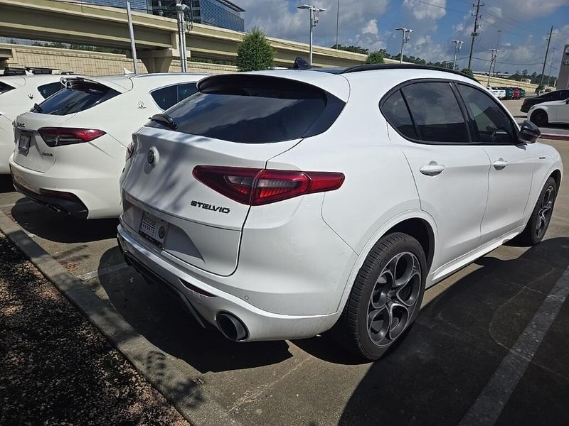 2022 Alfa Romeo Stelvio Ti Sport photo 3