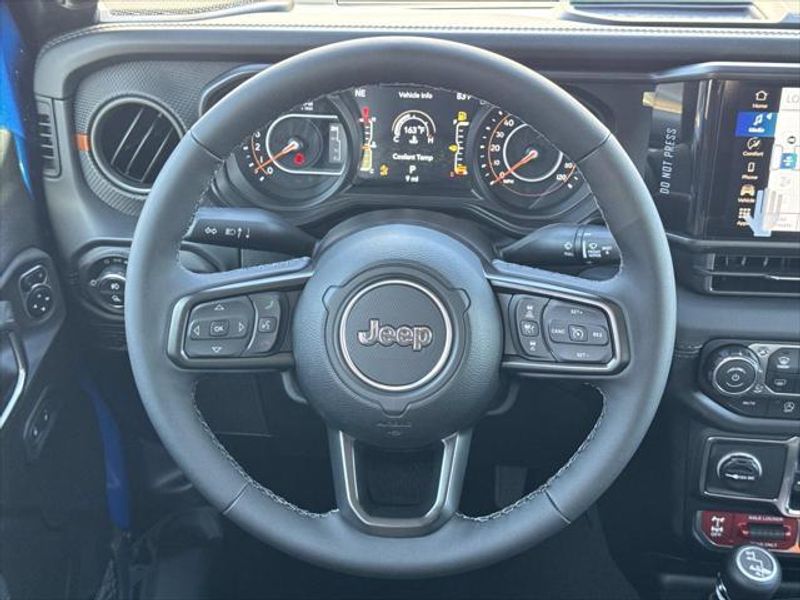 New 2026 Jeep Gladiator Mojave 4x4