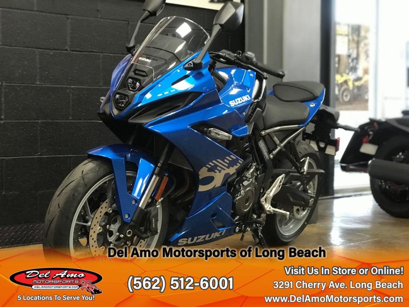 2025 Suzuki GSX-8R Image 3