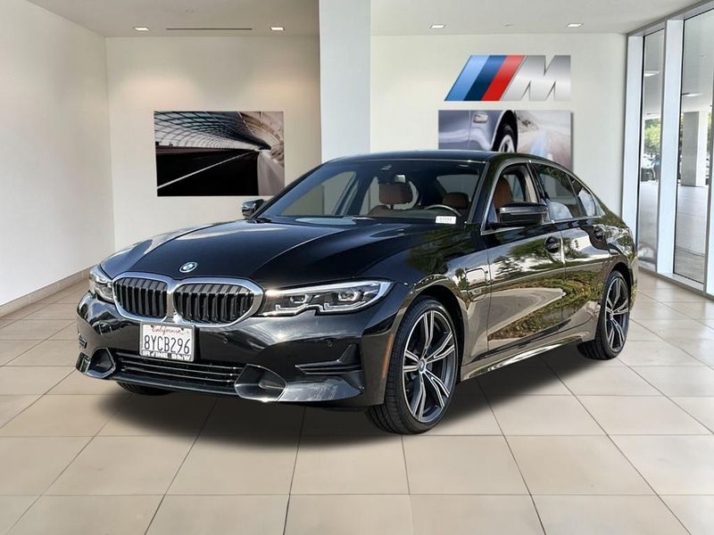 2022 BMW 3 Series 330e iPerformanceImage 4