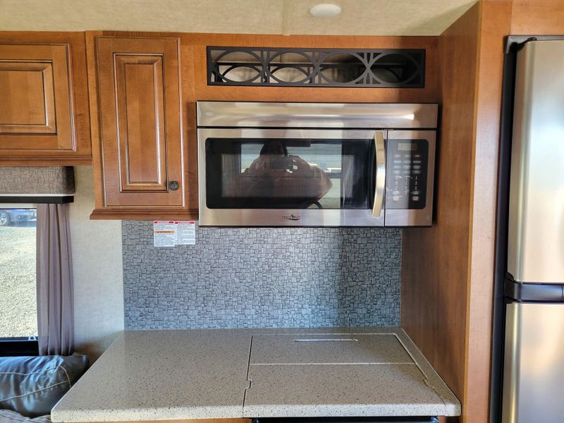 Used 2016 HEARTLAND BIG HORN 3010RE Image 11
