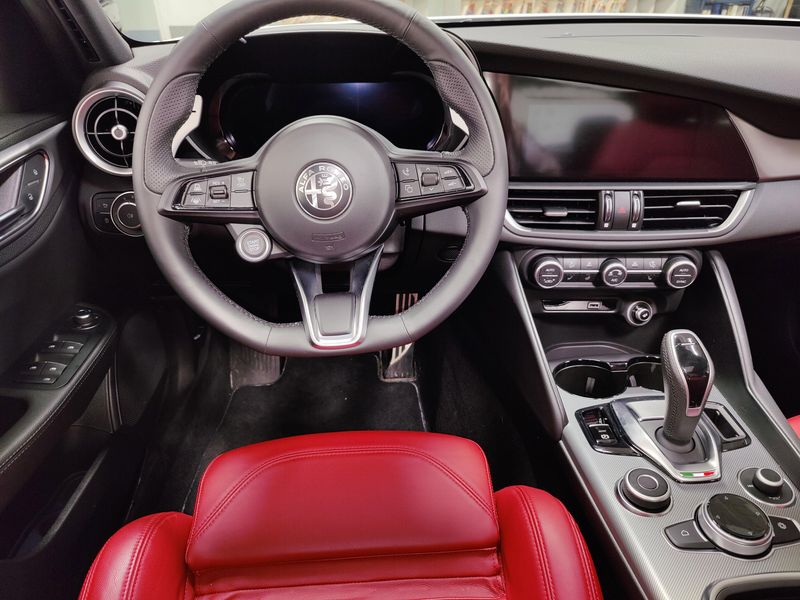 New 2025 Alfa Romeo Giulia AwdImage 18