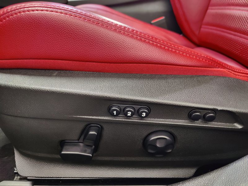 Used 2022 Alfa Romeo Giulia Veloce Premium AWD w/Sunroof/navImage 15