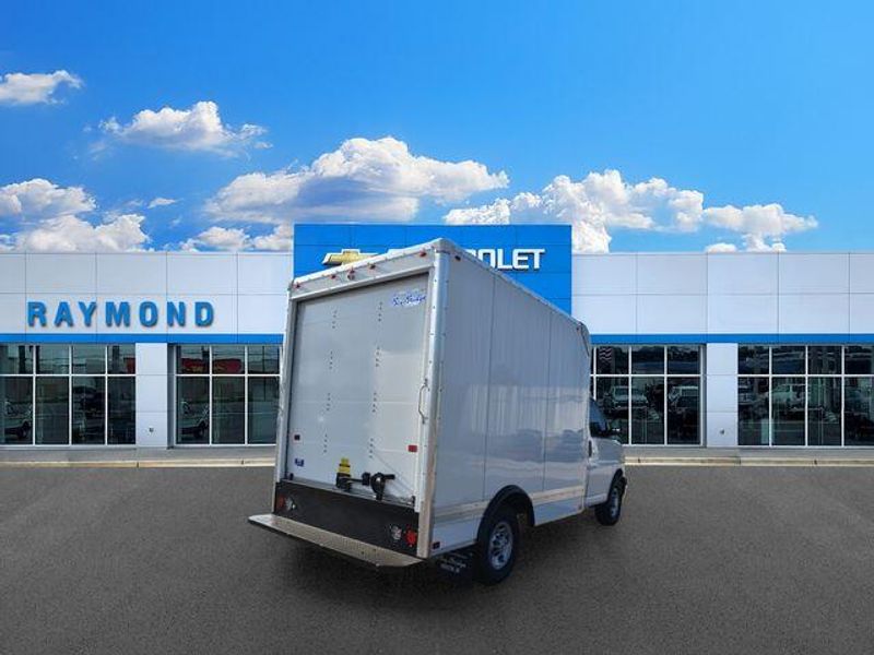 New 2026 Chevrolet Express 3500 Work VanImage 4
