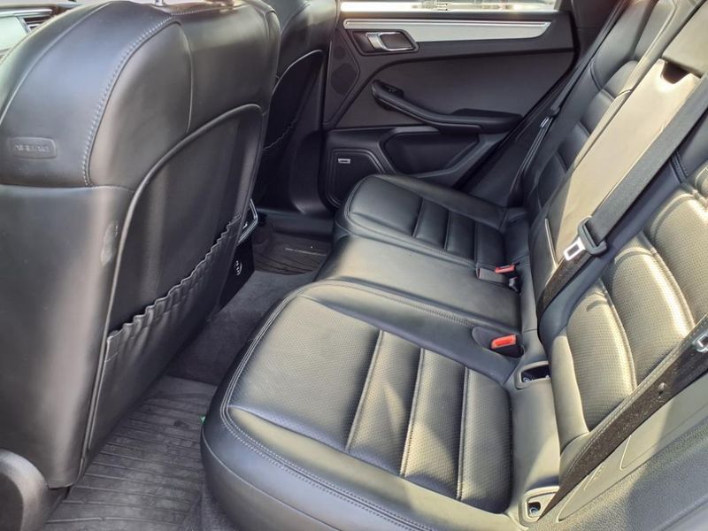 2021 Porsche Macan TurboImage 18