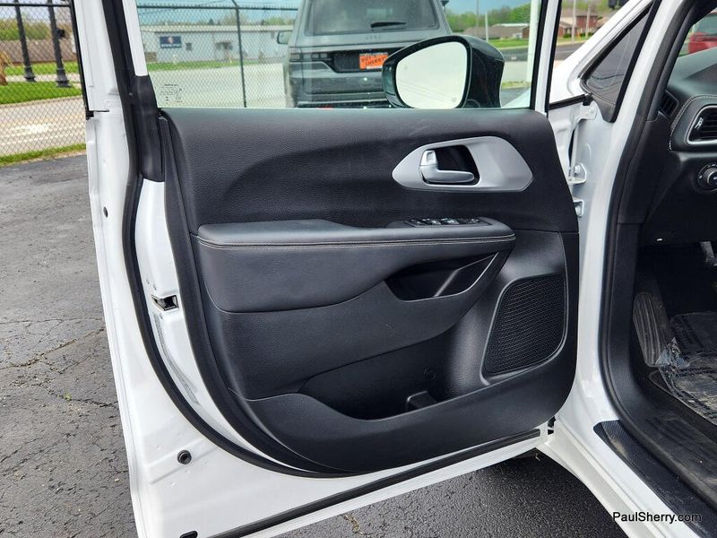 Used 2024 Chrysler Pacifica Touring