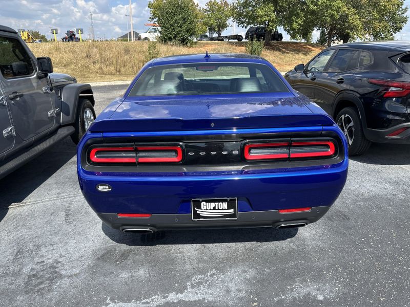 2018 Dodge Challenger SXT Plus photo 9