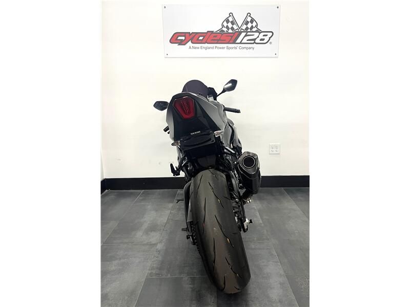 Used 2022 Suzuki GSXR1000R Image 4
