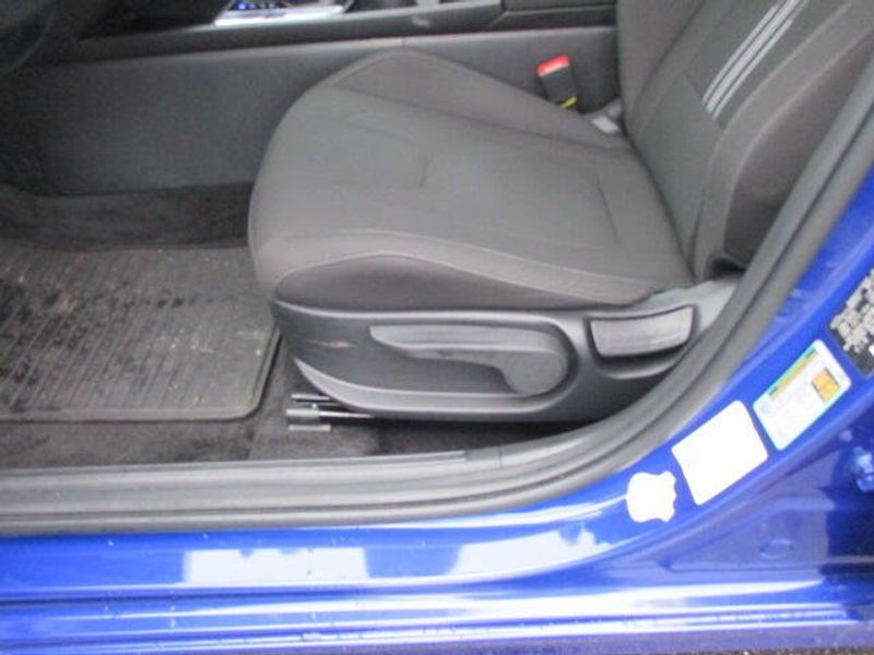 Used 2025 Hyundai Elantra SEL ConvenienceImage 16