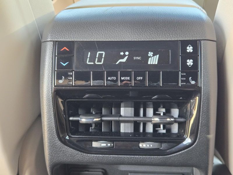 Used 2023 Jeep Grand Cherokee L Limited 4x2