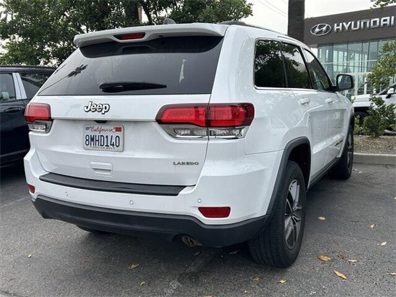 Used 2020 Jeep Grand Cherokee Laredo EImage 3
