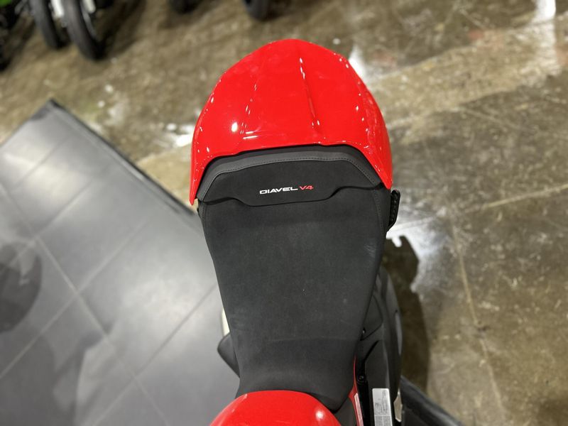 New 2025 Ducati DIAVEL V4 Image 19