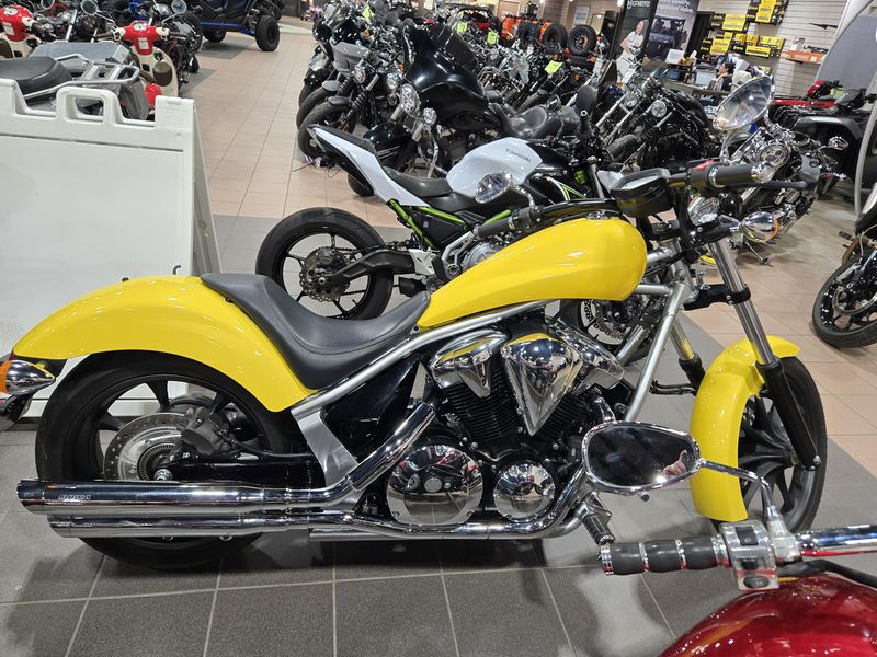 USED 2023 HONDA FURY Image 2
