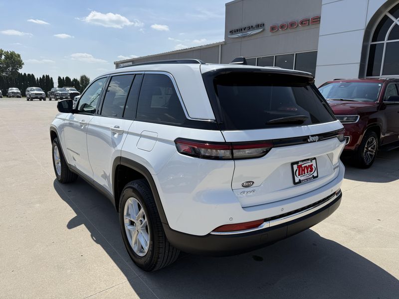 Used 2024 Jeep Grand Cherokee Laredo XImage 41
