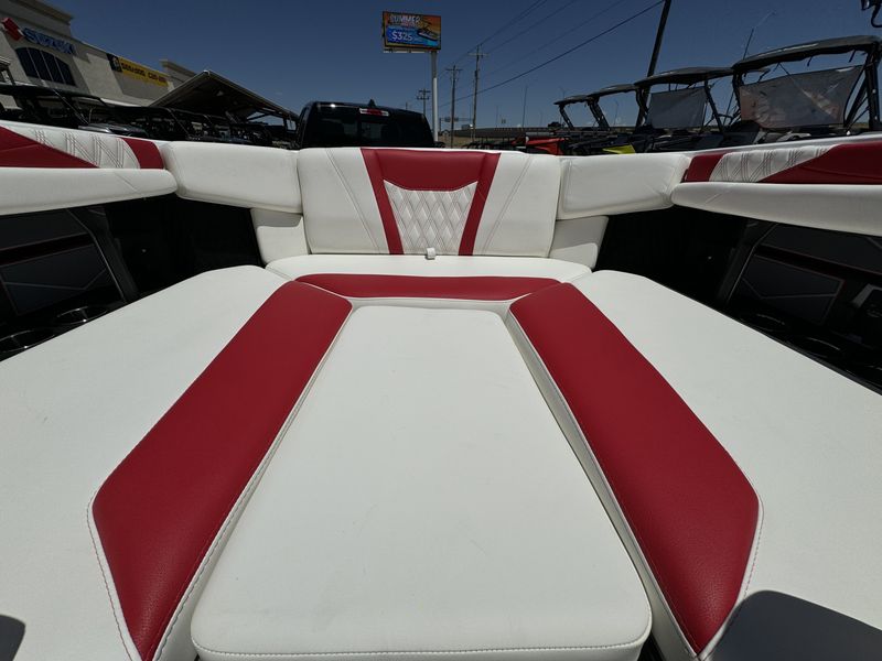 2025 MALIBU WAKESETTER M42 WHITE Image 22