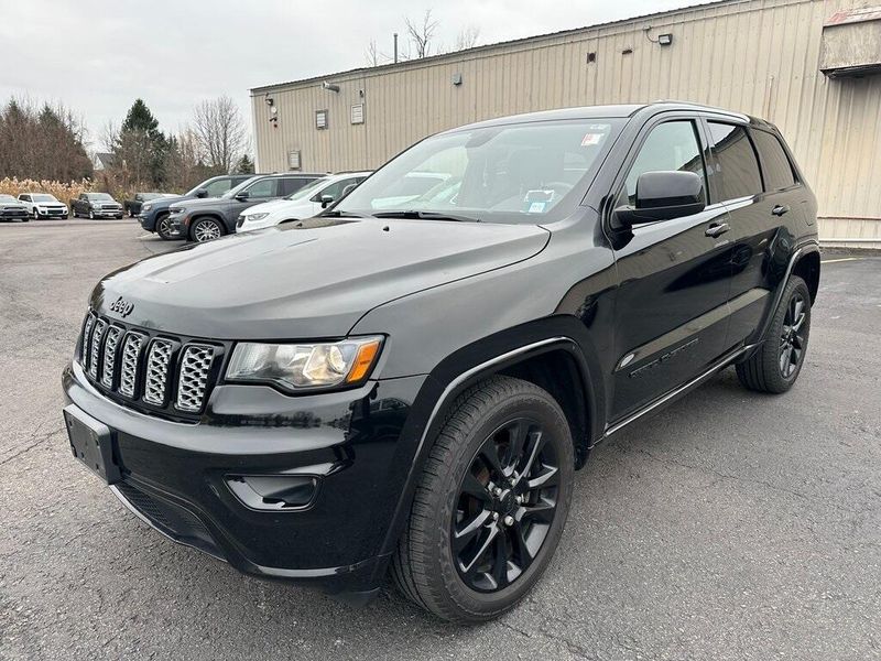 2017 Jeep Grand Cherokee AltitudeImage 9