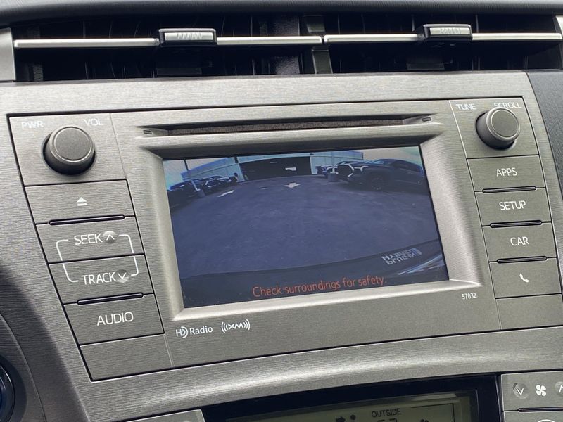 2014 Toyota Prius Plug-In BaseImage 21