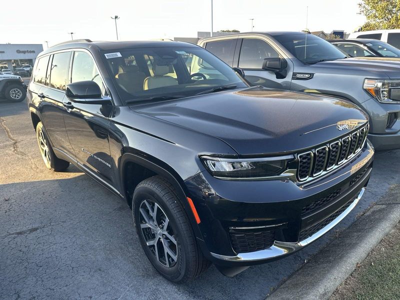 2025 Jeep Grand Cherokee L Limited 4x4Image 3