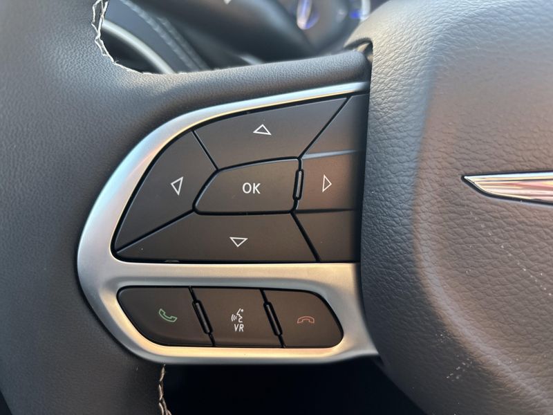 New 2026 Chrysler Pacifica SelectImage 27