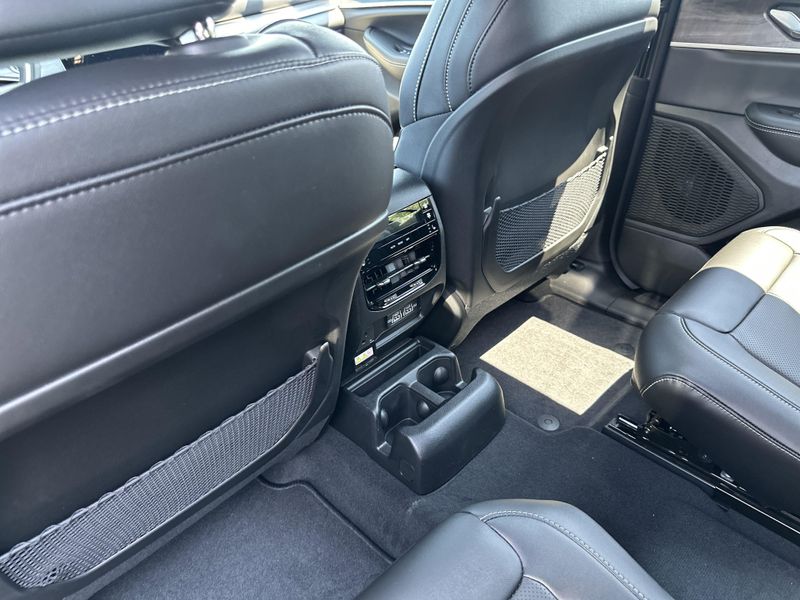 New 2025 Jeep Grand Cherokee L Limited 4x4Image 17