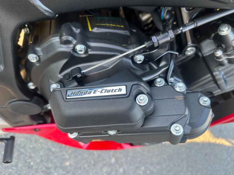 New 2026 Honda CBR650R E-CLUTCH Image 17