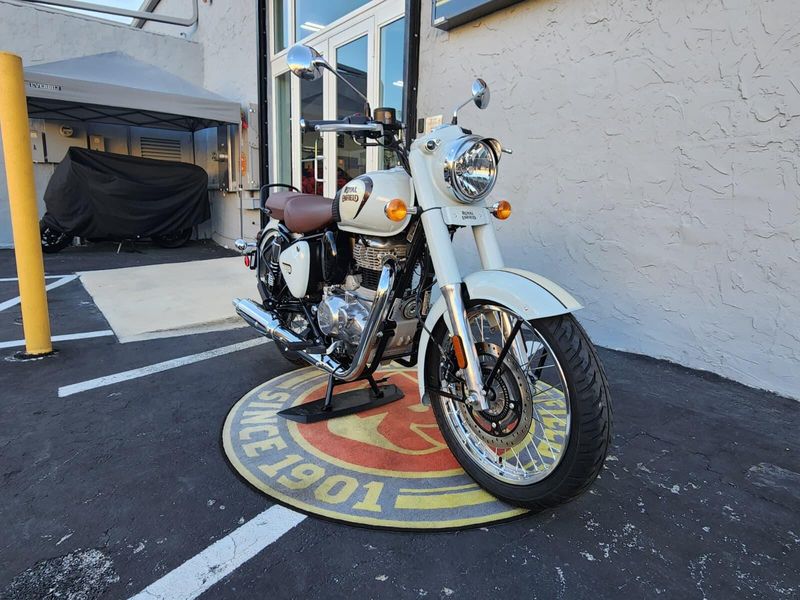 New 2024 Royal Enfield CLASSIC 350 Image 9