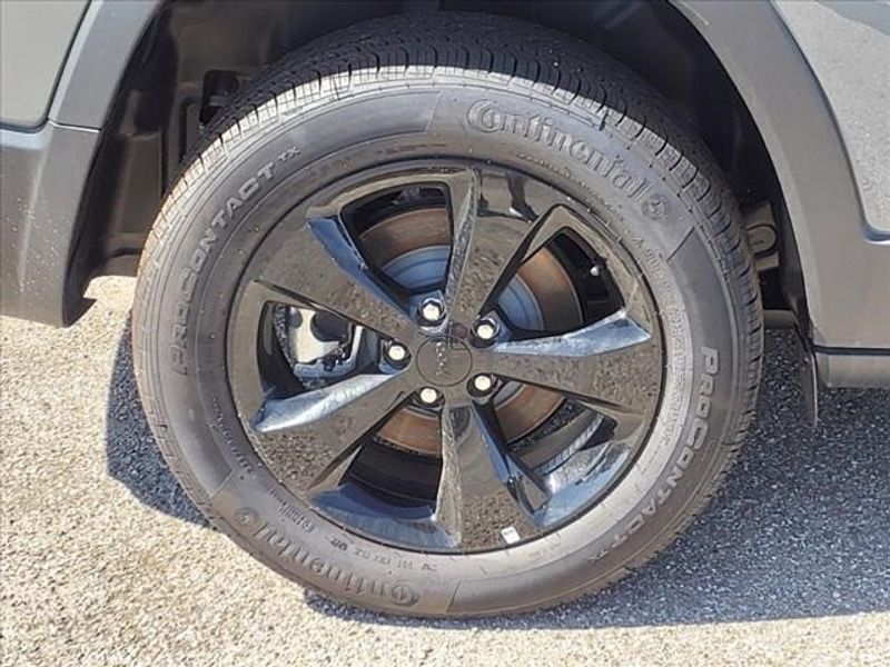 2023 Jeep Cherokee Altitude in a Sting-Gray Clear Coat exterior color and Blackinterior. Perris Valley Auto Center 951-657-6100 perrisvalleyautocenter.com 