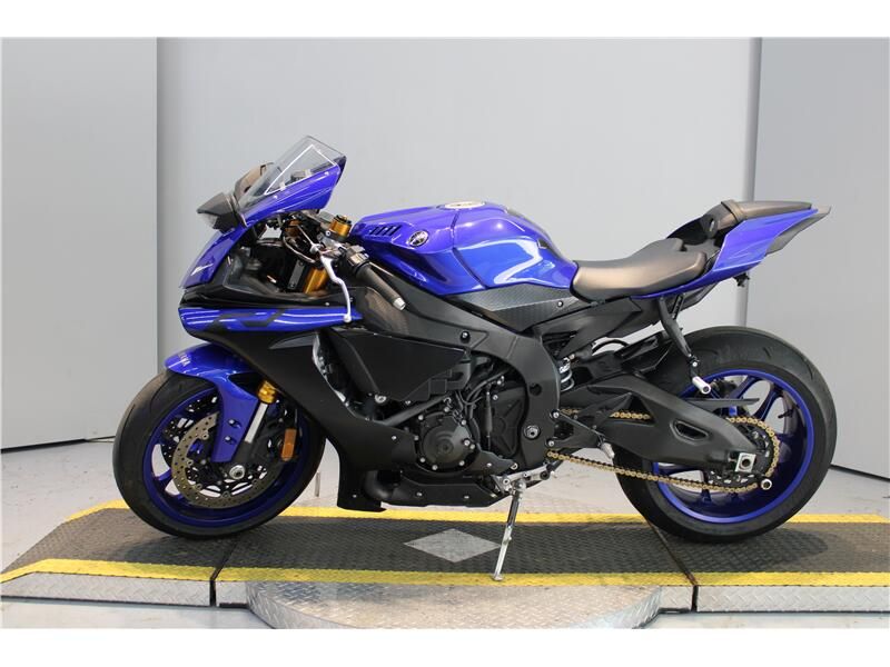 Used 2019 Yamaha YZFR1 Image 2