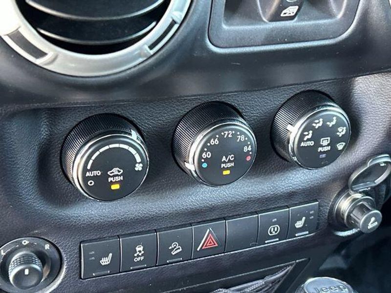 Used 2018 Jeep Wrangler JK Unlimited RubiconImage 25