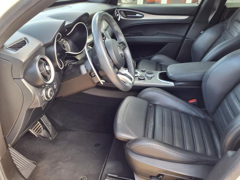 Used 2022 Alfa Romeo Stelvio VeloceImage 18