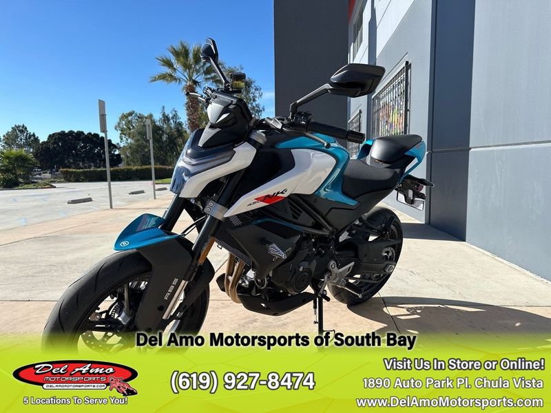 2024 CFMOTO CF400-7US  in a ZEPHYR BLUE exterior color. Del Amo Motorsports of South Bay (619) 547-1937 delamomotorsports.com 