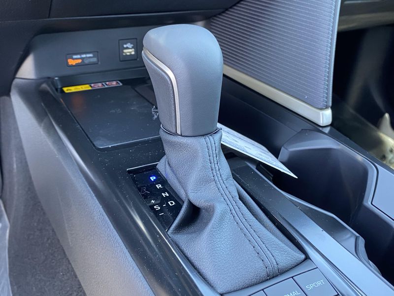 2025 Toyota Camry SEImage 18