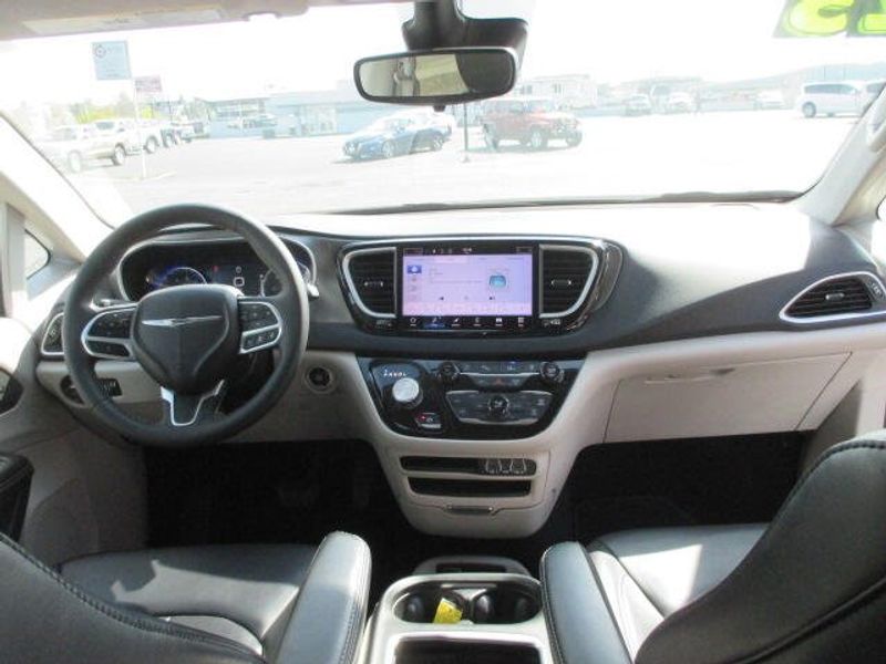 2023 Chrysler Pacifica Touring LImage 30