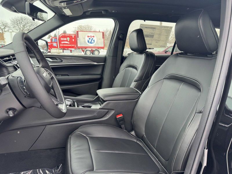 2025 Jeep Grand Cherokee L LimitedImage 11
