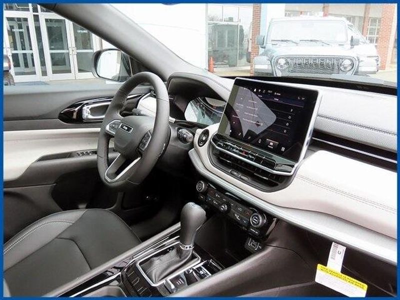 New 2025 Jeep Compass LimitedImage 8