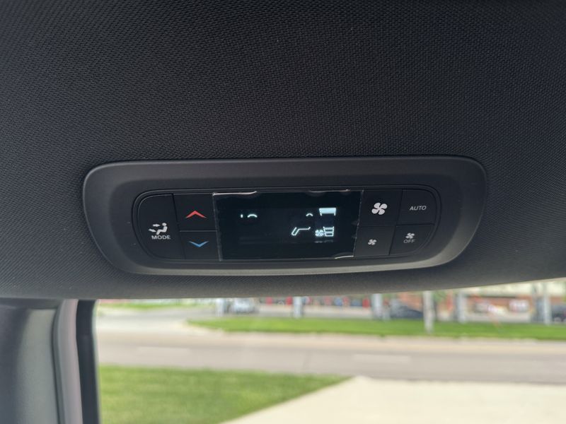New 2025 Chrysler Pacifica SelectImage 13